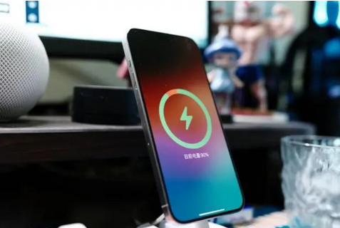 淮北苹果15换屏服务分享用什么充电器给iPhone15充电更好 